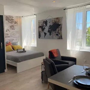 Le Petit Loft - - Wifi - Coeur De - Parking , Pont-lʼAbbé France